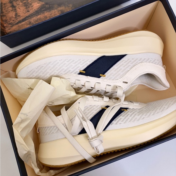 NWT - Tracksmith Eliot Runner 🔥👟 Size W6.5 or M5 - ivory/navy - Picture 8 of 16